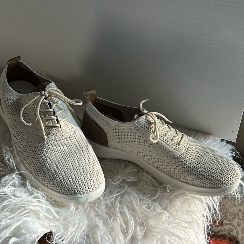 VILOCY Men’s casual  shoes, lightweight, breathable fashion sneaker. Size 43.